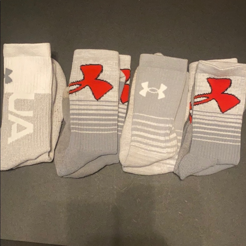 Men’s medium under Armour socks